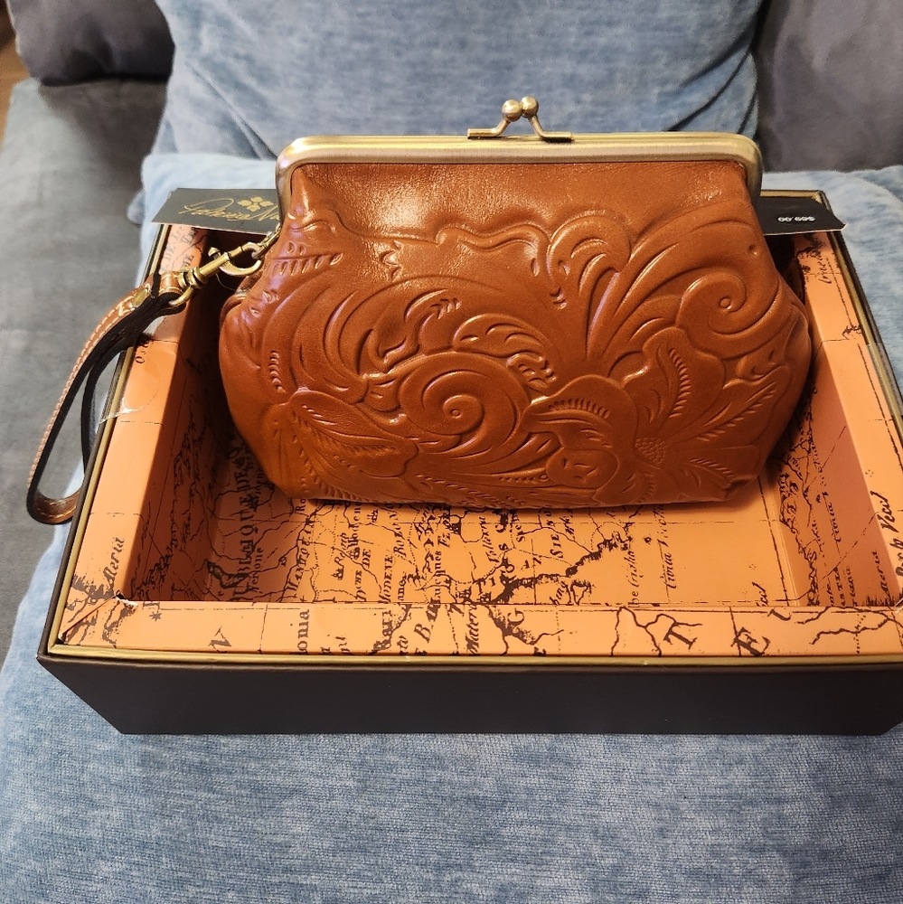 Patricia Nash SAVENA Tooled Leather Gold Kisslock Wristlet/Clutch Florence